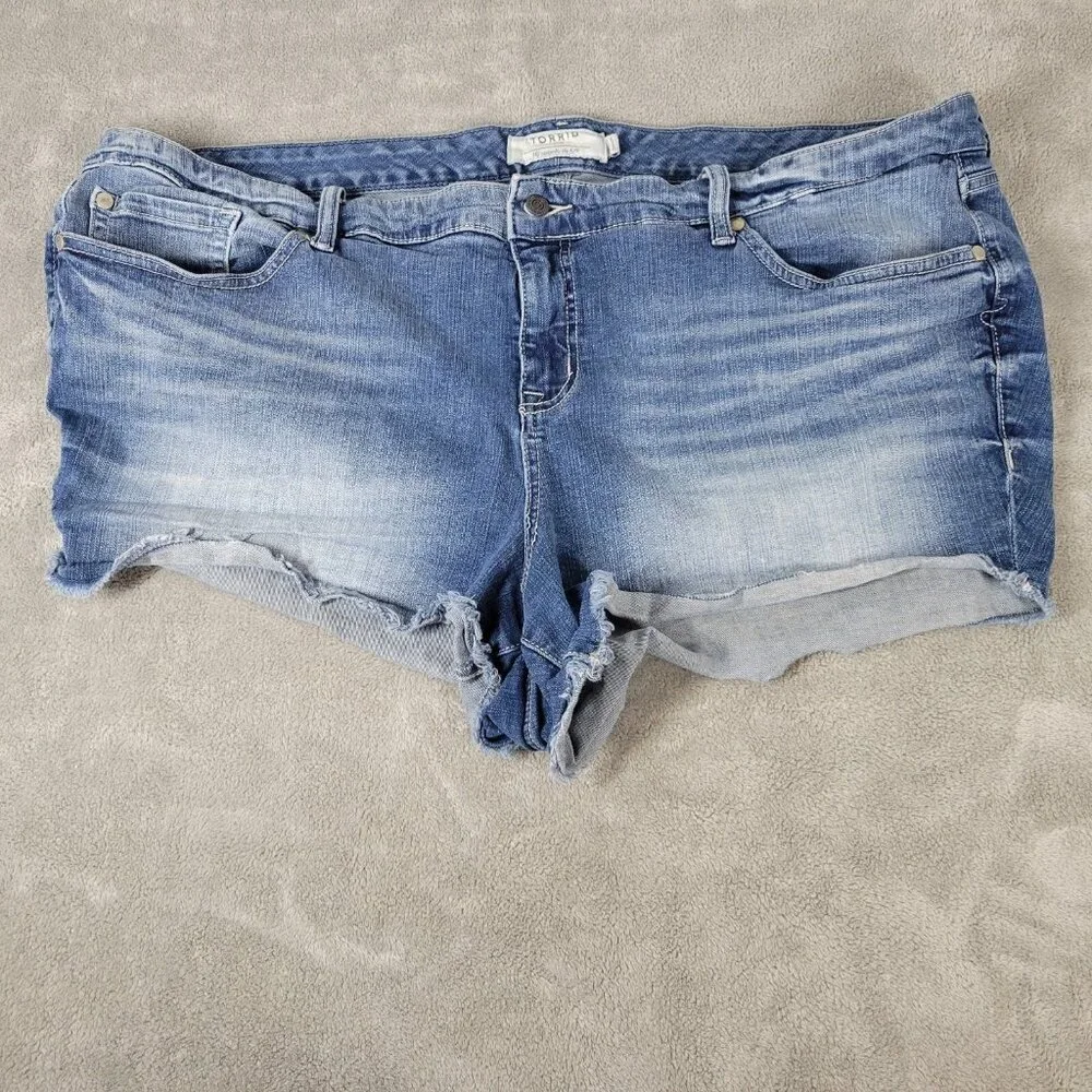 Torrid Womens Shorts 26 Plus Medium Blue Denim Cut Off Zip Fly SHO10E